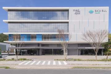 Baía Sul Mulher private maternity hospital exterior in Florianópolis (MED-401)